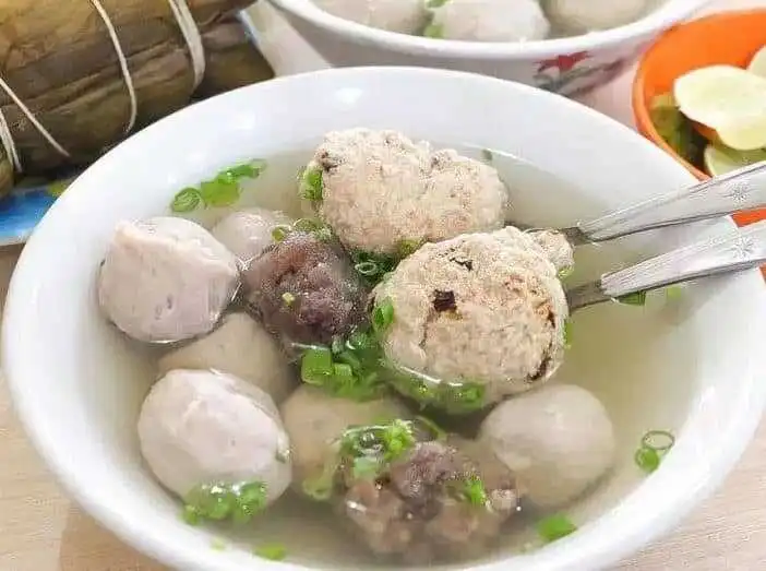 tempat makan enak di makassar