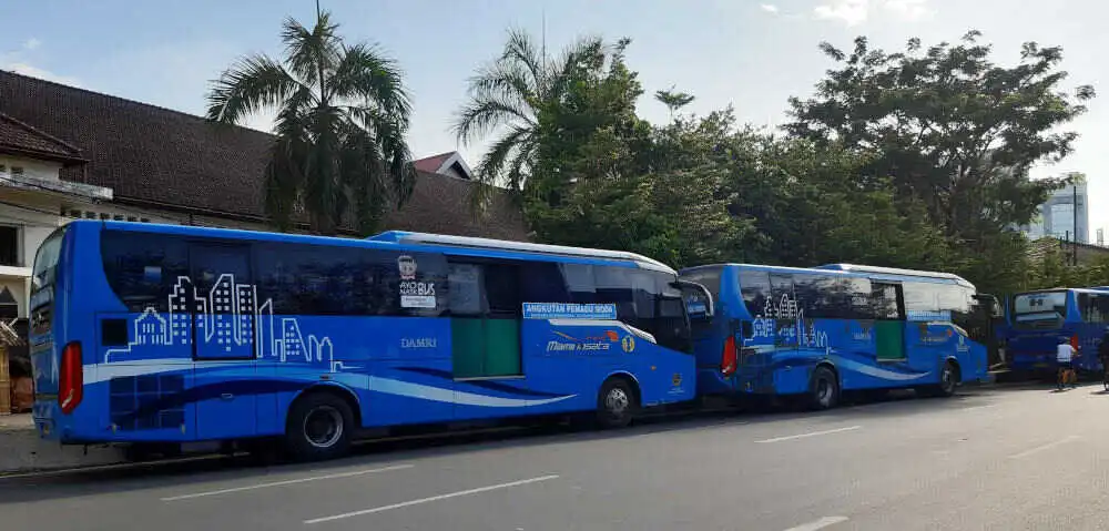 bus damri makassar