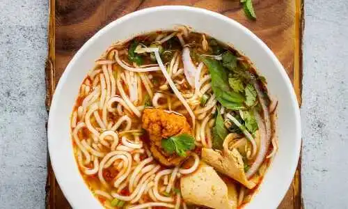 tempat makan mie di makassar