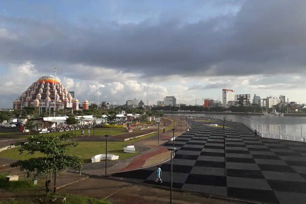 lego lego makassar - tempat wisata hits