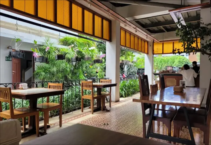 mama toko kue makassar jalan serui