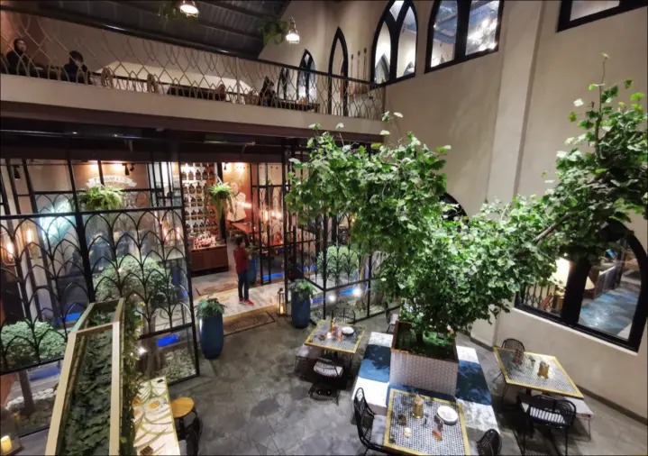 cafe tempat nongki di makassar pada siang dan malam hari