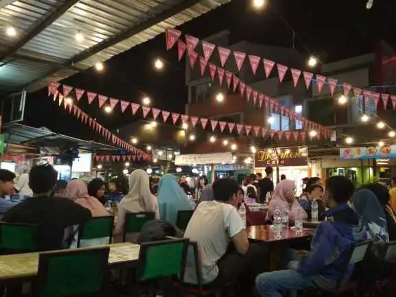 pasar-segar-makassar-ramai