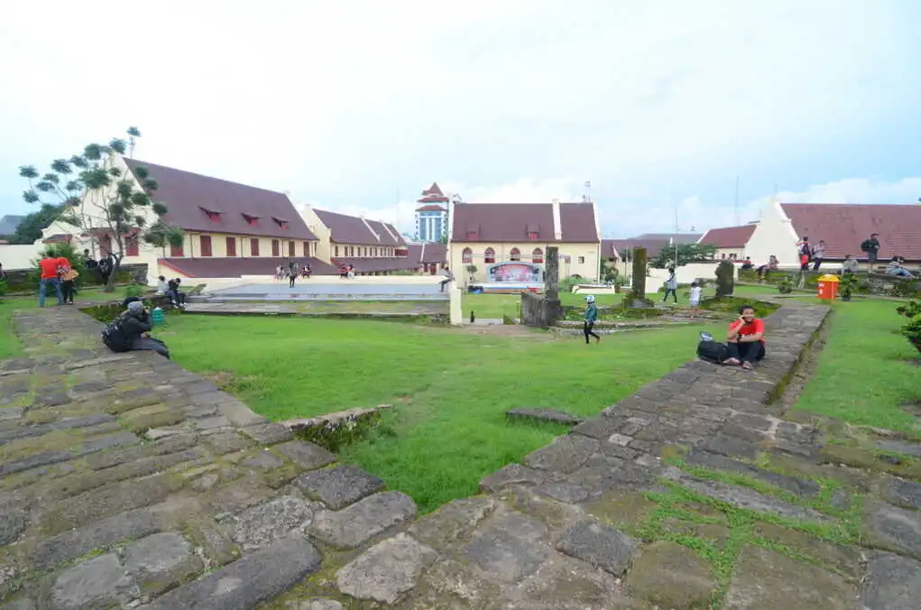fort rotterdam makassar