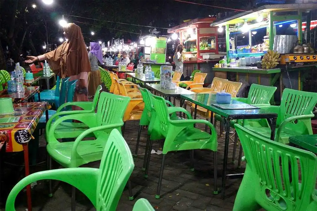 penjual-pisang-epe-losari-makassar