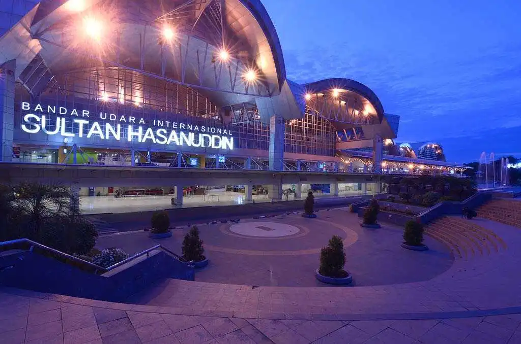 cara-naik-bus-damri-makassar