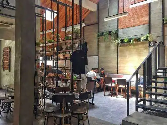 tempat-nongkrong-di-makassar-anomali-stienobelindonesia